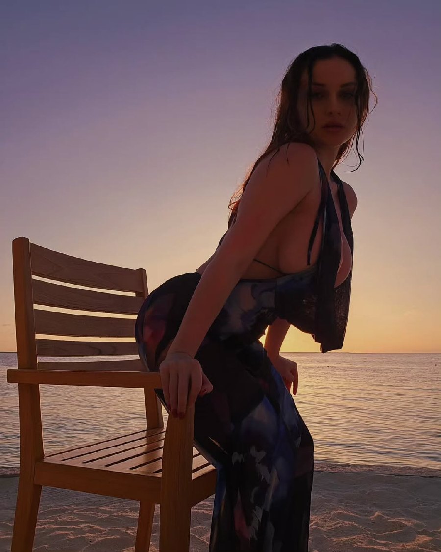 Sexy girl Miranda Faith nude in Moscow