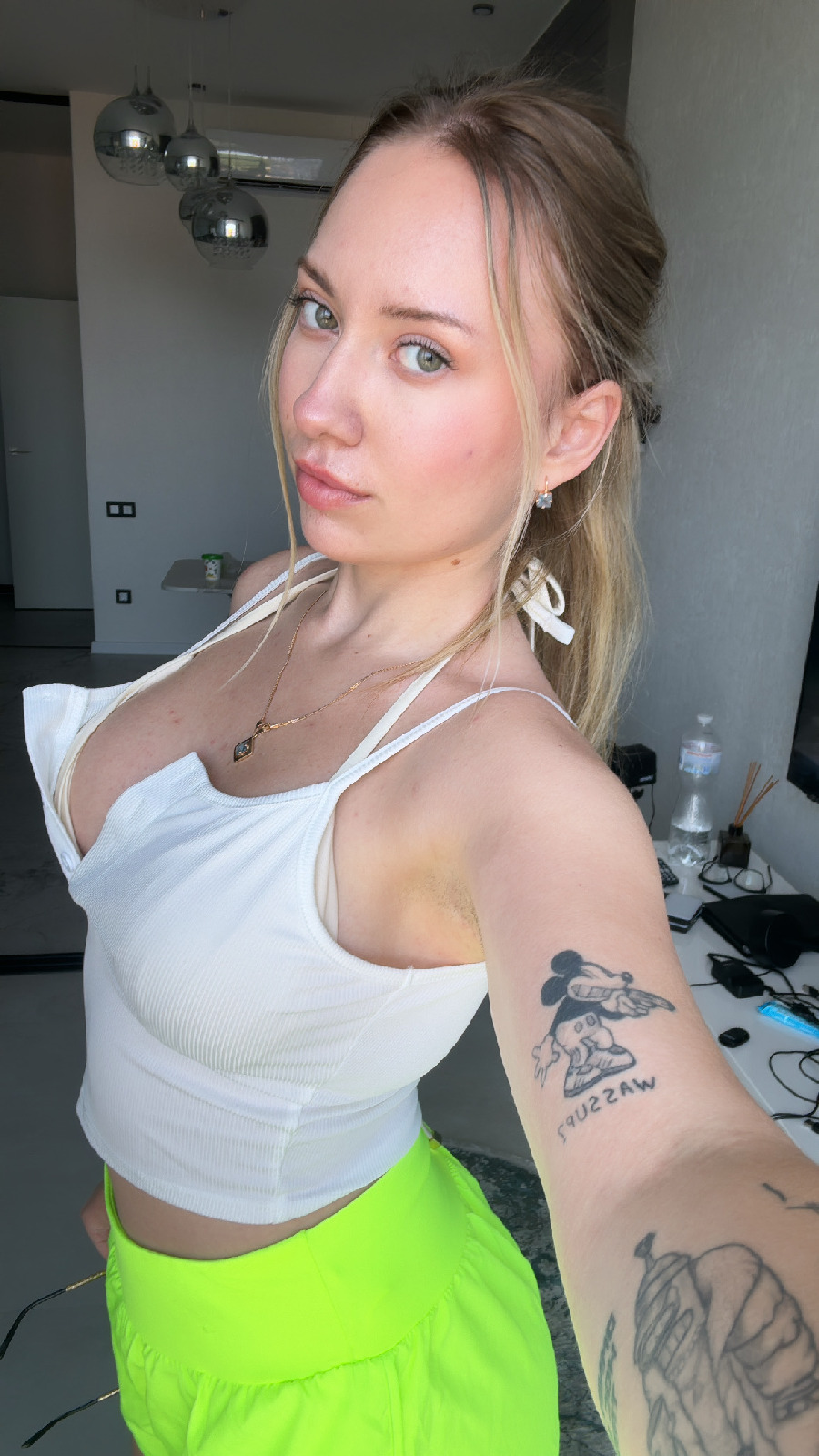 KateV in her underwear in Moscow