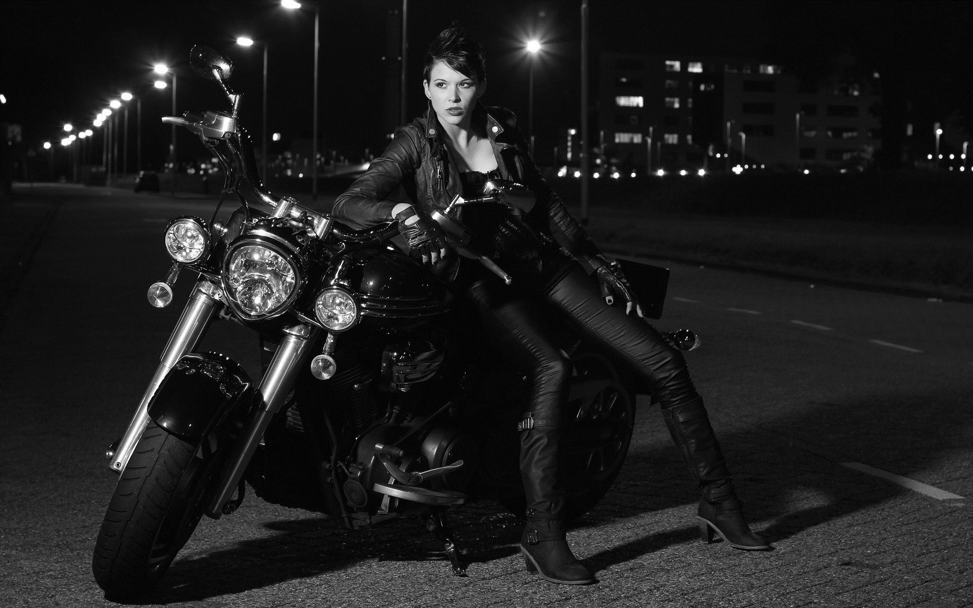 Photo Beautiful girls and motorcycles in Moscow