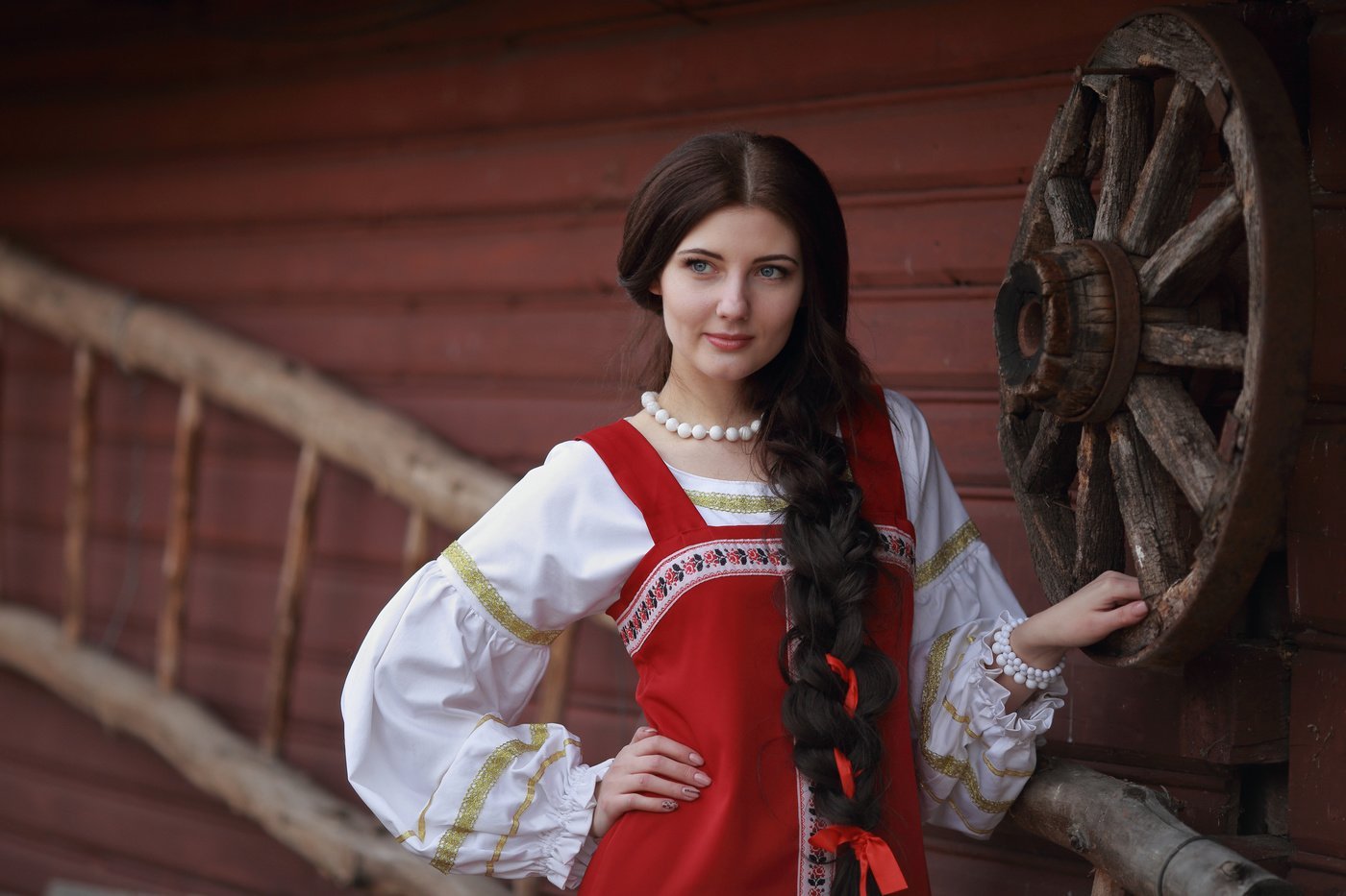 Girls in Slavic costumes’s look of the day — catch her live in Moscow